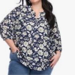 🔥10 for $100🔥 NWT Lane Bryant Navy Floral Blouse Y-neck plus size